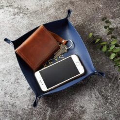Juvale Leather Catchall Valet Decorative Tray For Phone, Keys, Wallet (Navy Blue, 6.9 X 2.2 In)