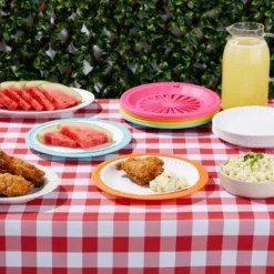 Juvale 20 Count 10" Reusable Plastic Paper Plate Holders, Heavy Duty For Picnic Supplies, 4 Colors