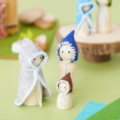 Juvale 50 Pack Felt Fabric Sheets For Crafts, Sewing, Party Decorations, 8x8" (20x20cm, 25 Rainbow Colors)