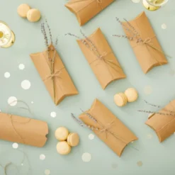 Juvale 100 Pack Kraft Paper Pillow Boxes With Twine For Jewelry, Wedding Party Favors, Small Business Packaging, Brown, 7.5 X 3.7 X 1.2 In